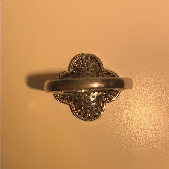 Clover Ring - Picture 7 of 8